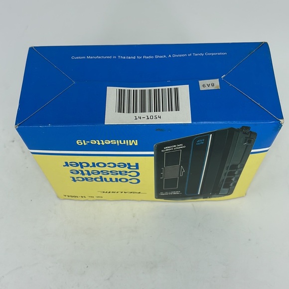 New Vintage Compact Cassette Recorder Portable Audio Tape Player with earbuds - Picture 5 of 13